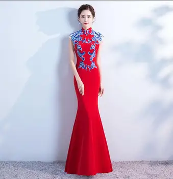 Kırmızı Uzun Chipao Mermaid Düğün Gelin Cheongsam Çin Oryantal Kadın Yaz Nakış Sahne