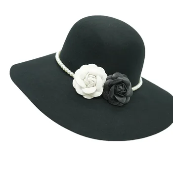 Resmi Geniş Ağız Beyaz Siyah Çiçek Fedora Şapka İnciler Band 100 % Yün Keçe Disket Bayanlar Düğün Kilise Şapka Porkpie Fötr Şapka