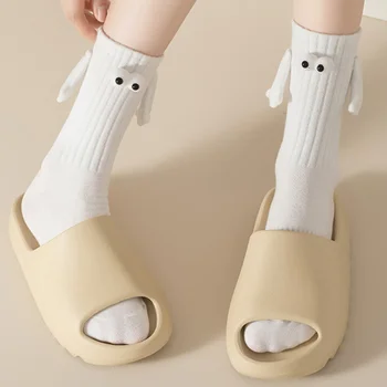 Orta Tüp Sevimli Çift Çorap Manyetik Çorap 3D El Ele Tutuşarak Bebek Çorap Gözler spor çorapları Kadınlar için Komik Hediyeler / erkekler